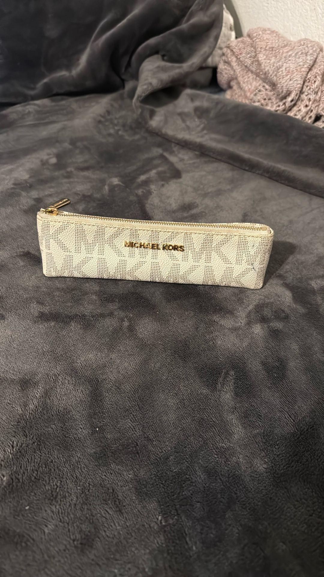 Beautiful White Pencil Case Michael Kors