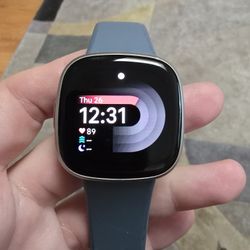 Fitbit Versa 4 Used LIKE NEW 