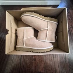 NEW UGG Classic Mini II Boots - Women’s Size 5 - Sand