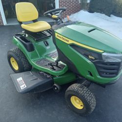 LIKE NEW, JOHN DEERE S110 HYDRO AUTOMATIC RIDING MOWER 