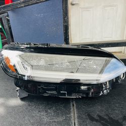 Honda HRV 2023-2025 right passenger side headlight Oem
