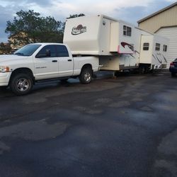 2002 CROSSROADS FIFTH WHEEL. &2005 Dodge  Diesel Truck1