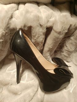 JC Penney - BLACK PATENT BOW HEELS, 9