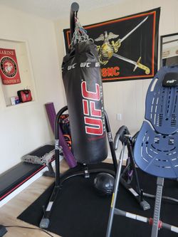 100 lb UFC Bag and Stand