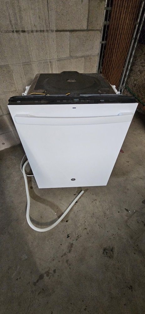 GE
24 in. White Top Control Built-In Tall Tub Dishwasher with 3rd Rack, Bottle Jets, 45 dBA