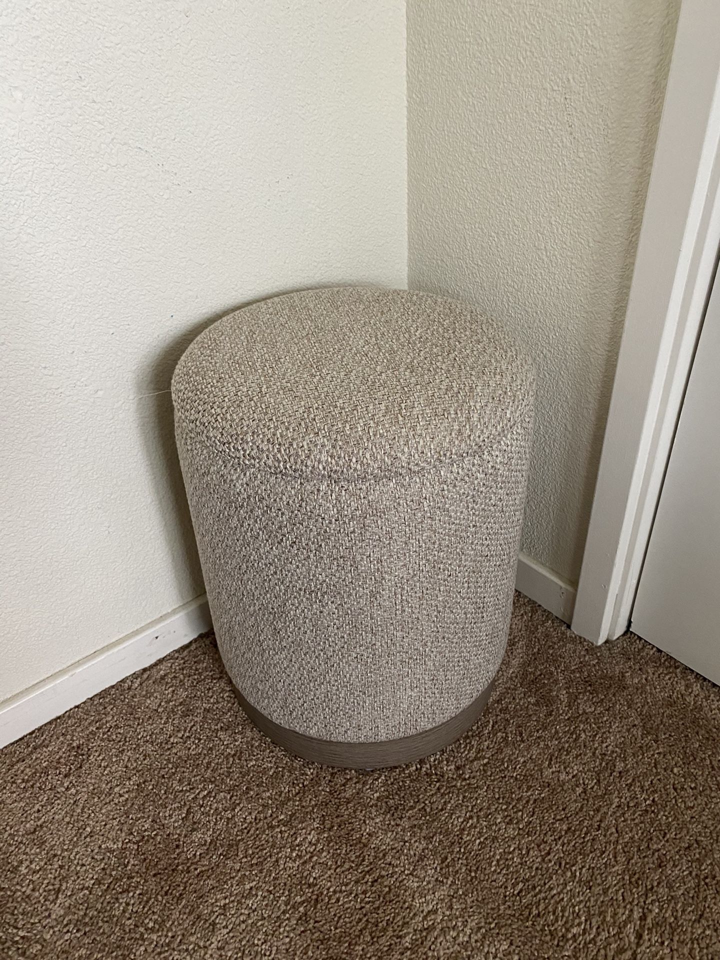 Ottoman/pouf With Storage