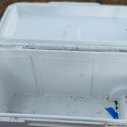 110Qt. Igloo Pro Glide Cooler