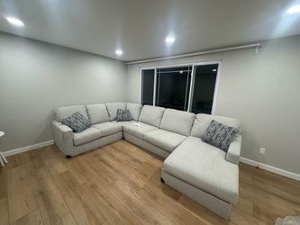 Brand new sofa , not used (Ashley edenfield sectional)