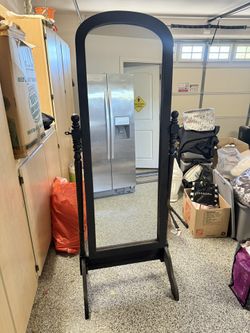 🪞Full-Length Standing Mirror – Adjustable Tilt