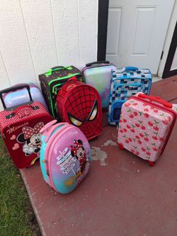 Maletas para nin̈os $15 y $10