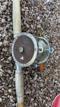 Rod: Vintage solid-wood handle