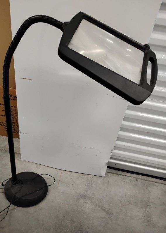 Sharper Age Full Page Floor Magnifying Lamp