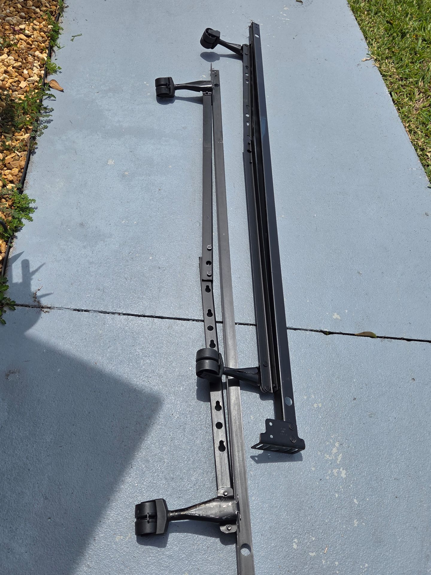Adjustable metal frame full or queen