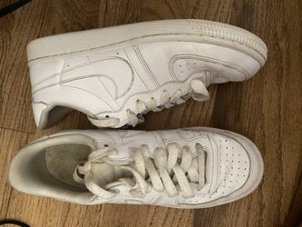 White Nikes size 8