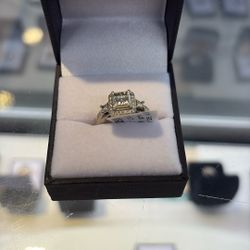 10K Diamond Ring 