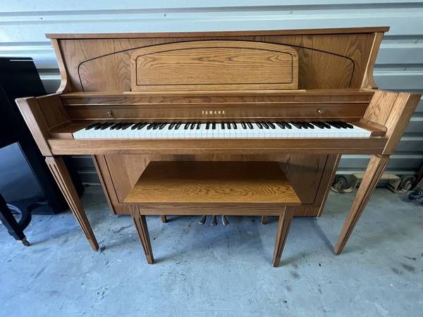 1999 YAMAHA M450 TAO DESIGNER UPRIGHT PIANO! FREE DELIVERY & TUNING!