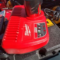 Milwaukee charger and batery 