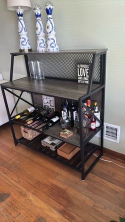 Wine rack table