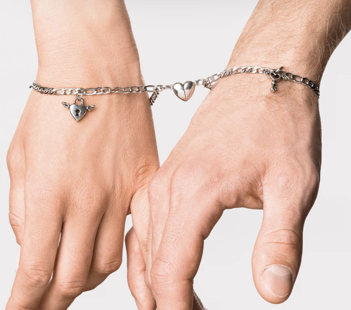 Hearts Valley Magnetic Chain Bracelet Set