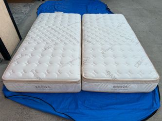 Like New Saatva Memory Foam Hybrid, Split King Mattress, Perfect Condition