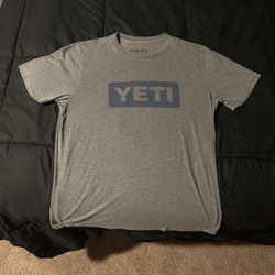 YETI Men’s T-shirt 