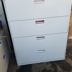 HON File cabinet In Grate condition 