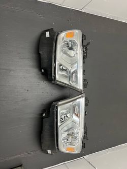 Ram 1500, Headlights 5th Gen, Oem.