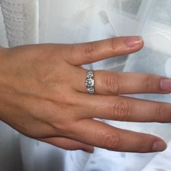 10k white gold wedding ring/engagement ring 