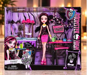 Monster High Draculaura Beast Bites Cafe Playset