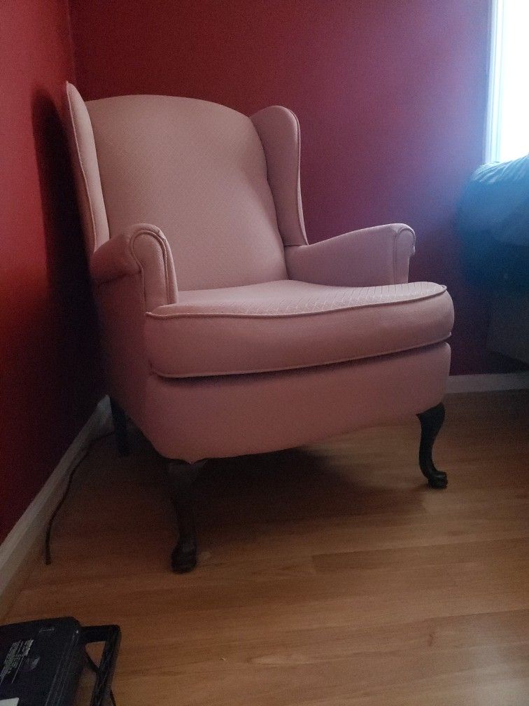 A Set Of Wing Chair, mauve Color, Great Condition 