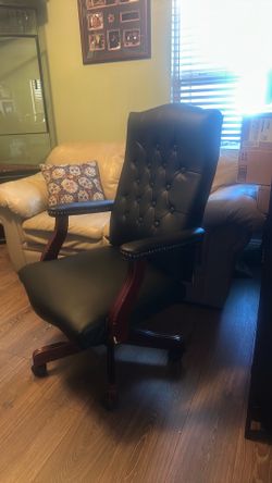 Black office chair