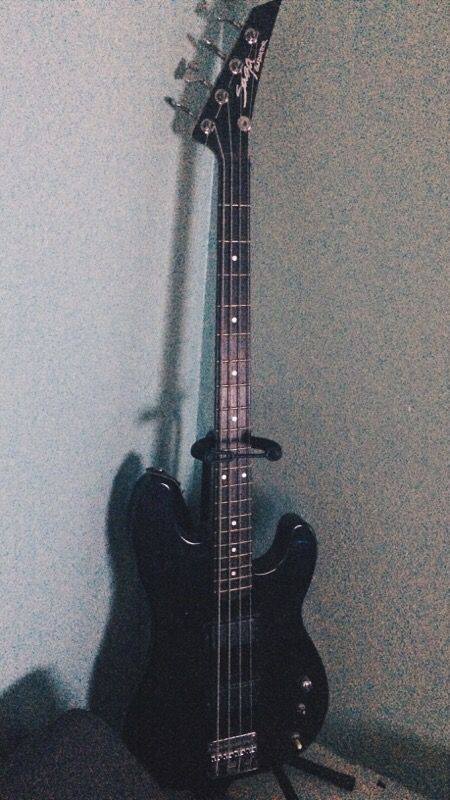 Saga Gladiator 4 String Bass Guitar