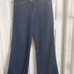 Women's Levi's Perfectly Slimming 512 Jeans. Size 6 Medium. 