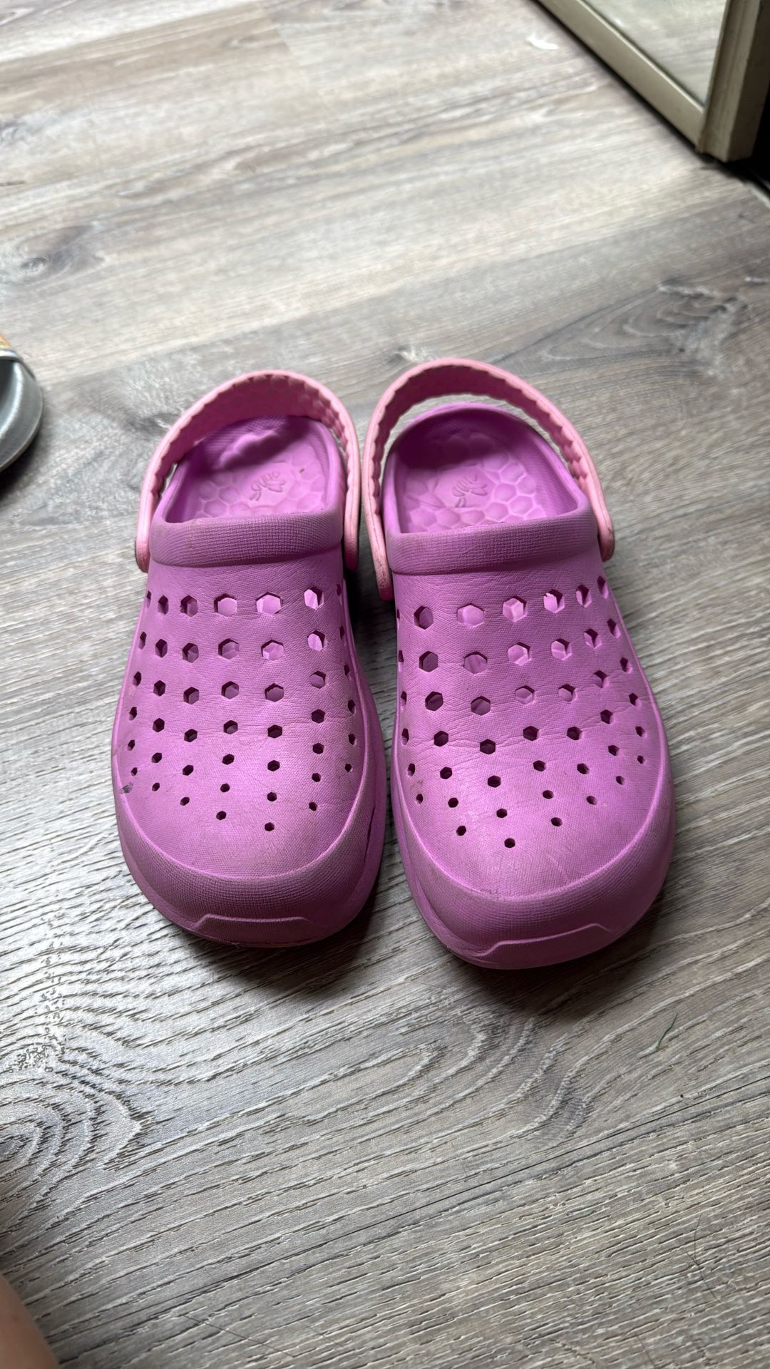 Girls Joybees Water Shoes Size 5