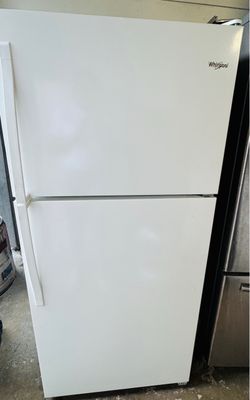 Whirlpool Top-Freezer Refrigerator White