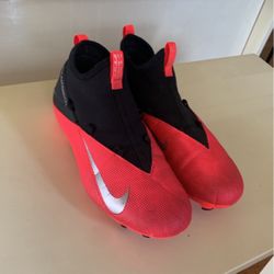 Nike Phantoms Size 5