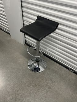 Decorative adjustable from stool like new condition