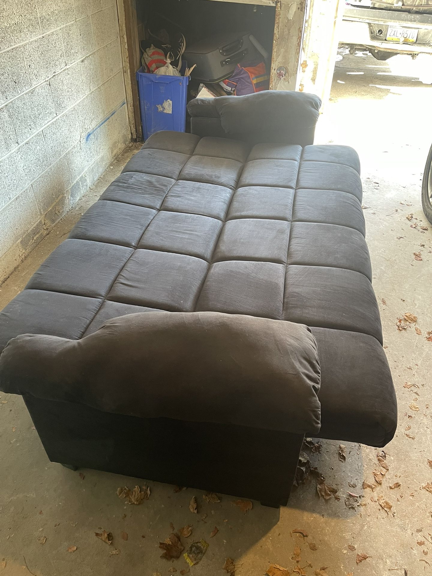 Black Futon