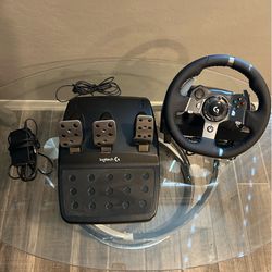 Logitech G920 Racing Wheel and Pedals