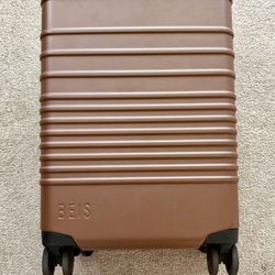 Béis Large Carry-On Rolling Suitcase 🧳