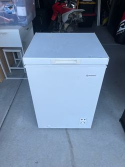Moosoo 3.5 Cubic Feet Deep Freezer with Removable Storage Basket