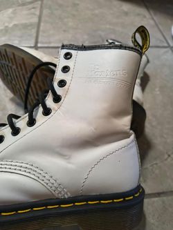 Womens Doc Marten 1460