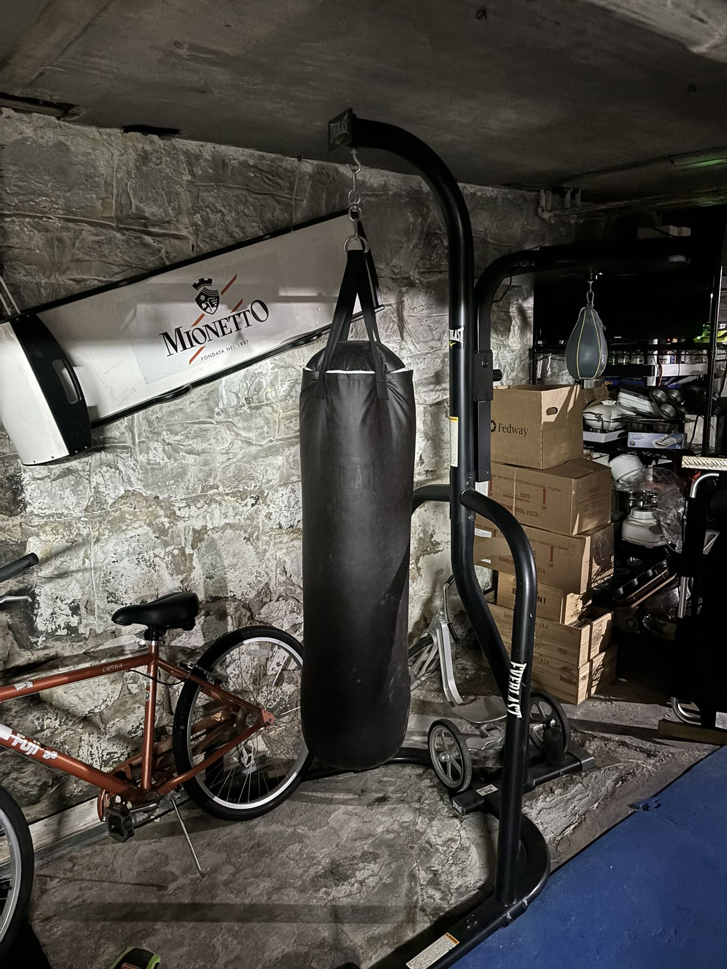 Everlast Speed And Heavy Bag Set Up