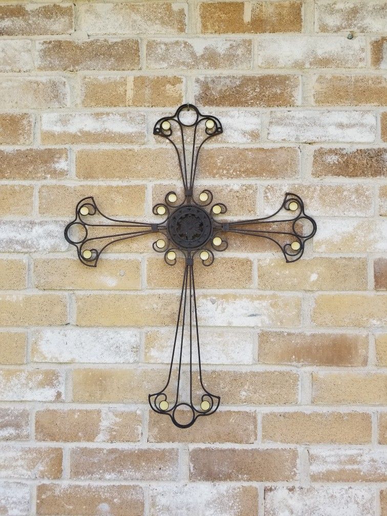 METAL " CROSS " WALL ART ( INDOOR OR OUTDOOR)