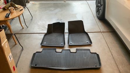 2022 Tesla Model Y all weather floor mats