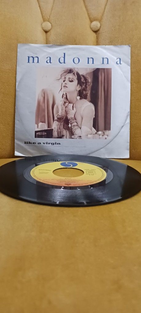VINYL 45 RECORD OF MADONNA