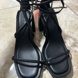 Black Heels With Lace Up And Chunky Heel