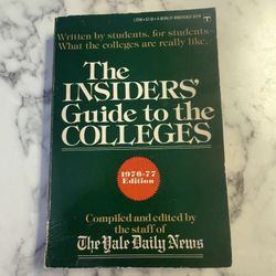 1976-77 Insider's Guide to the Colleges Yale Daily News Berkley 6th Ed PB
