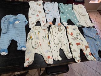 Newborn clothing lot