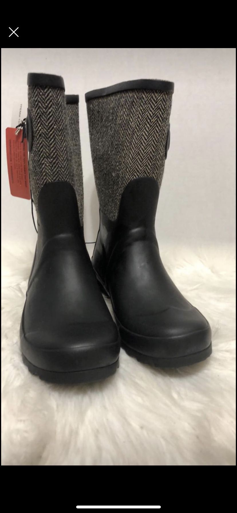 Rain boots size 6-7